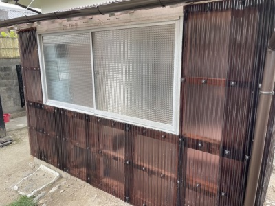 大和郡山市木製テラスの壁面をポリカ波板で全張替え