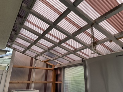 大和郡山市木製テラス屋根耐久性にも優れたポリカ波板屋根