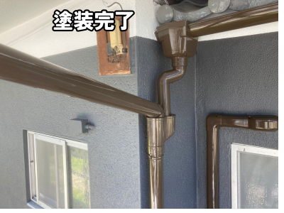 奈良市の住宅で竪樋塗装工事が完了し耐久性と美観が向上した施工後