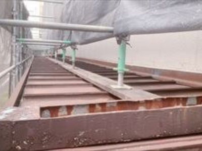 香芝市工場の錆が目立つ瓦棒屋根の現状