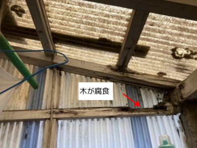 大和郡山市木製テラス屋根の下地の木が腐食