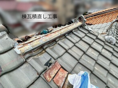奈良市南蛮漆喰を充填後瓦をのせる