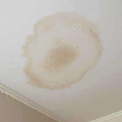 生駒市の住宅で天井に雨染みがある画像