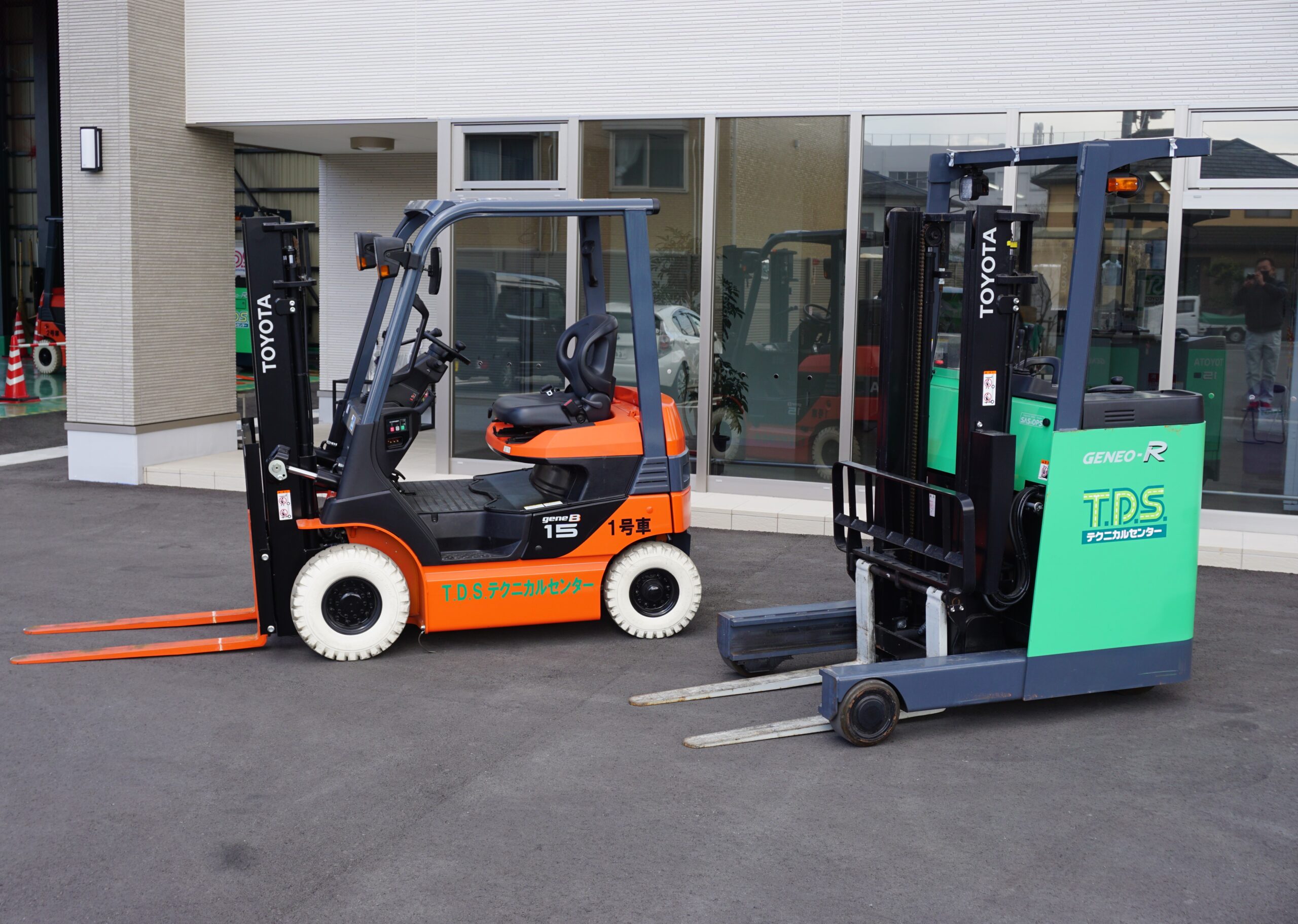 フォークリフト