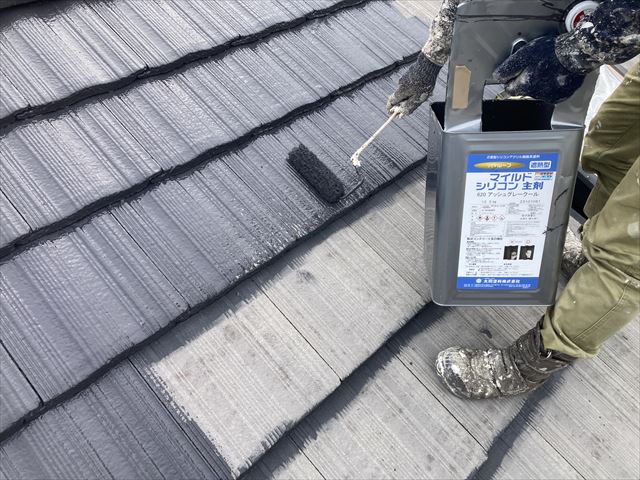 屋根　上塗り1回目塗装