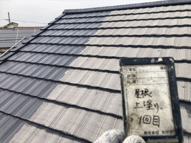 屋根　上塗り１回目塗装
