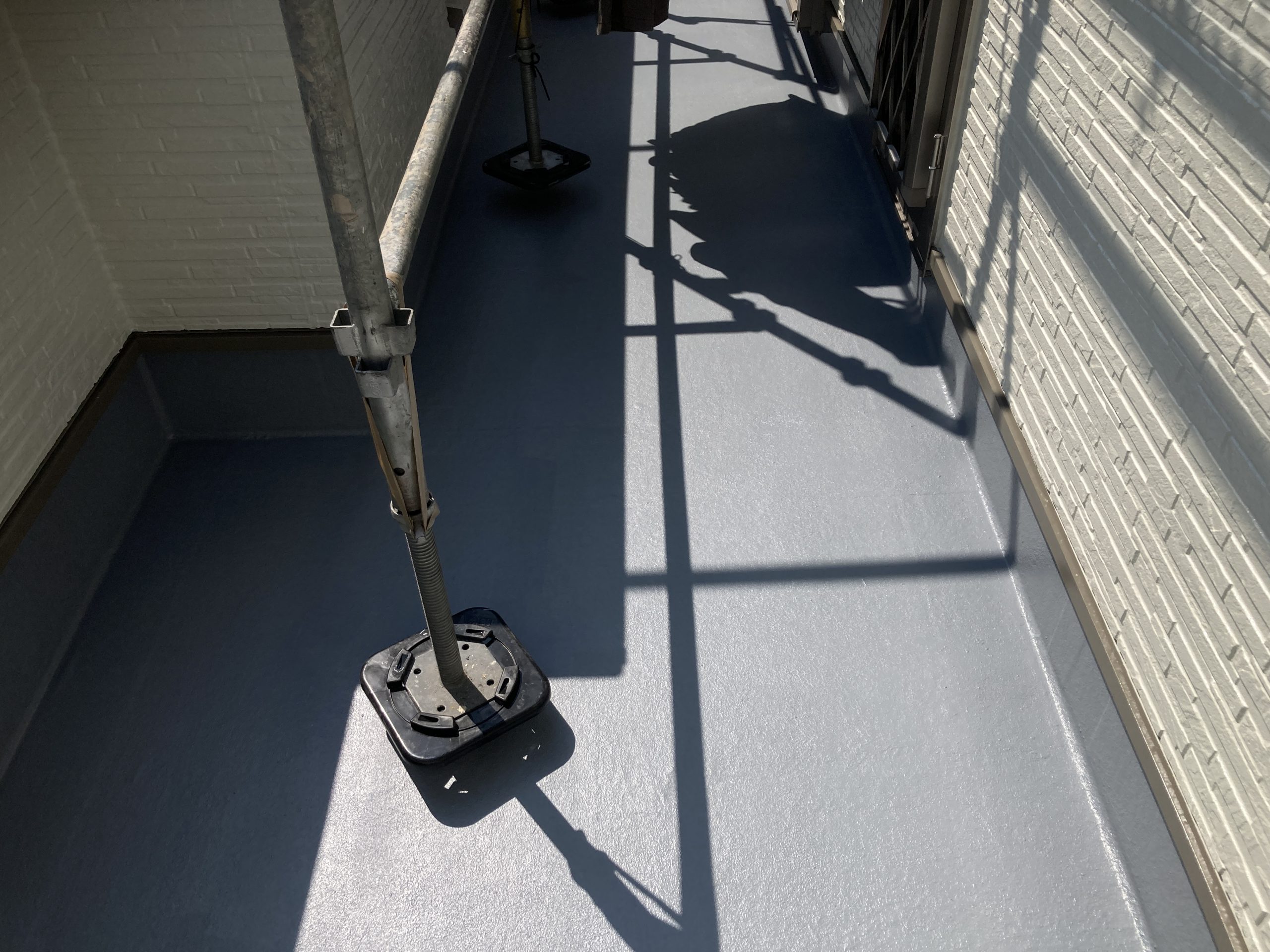 生駒市ベランダ防水　トップコートで保護