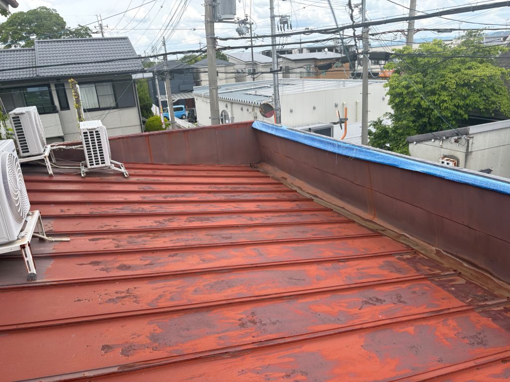 全体に錆が広がる屋根