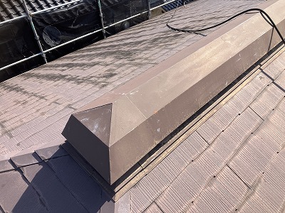川西町で棟板金にサビが発生した屋根調査