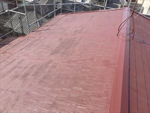 屋根上塗り１回目完了