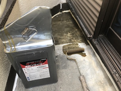 ベランダ　プライマー塗布