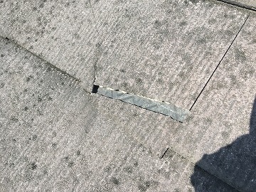 瓦の割れ