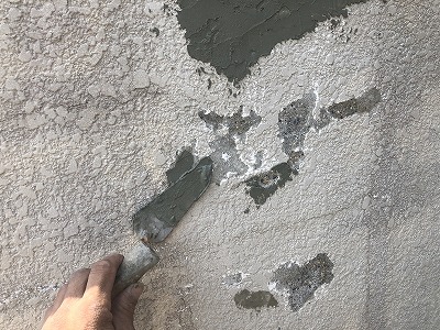 壁の捲れの補修