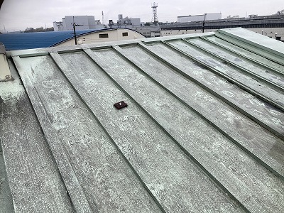 奈良市工場の瓦棒屋根現場調査時の劣化状況