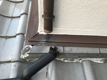 分解された雨樋