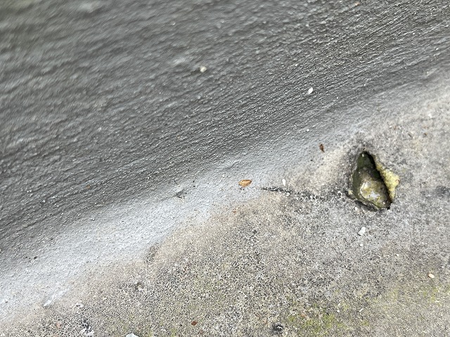 ベランダの床の穴