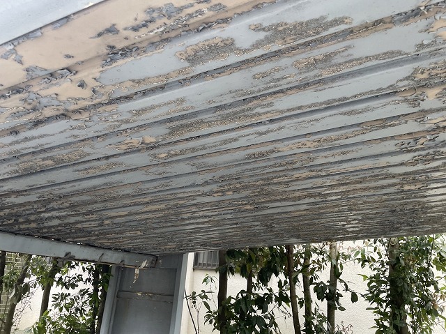 カーポートの塗膜捲れ