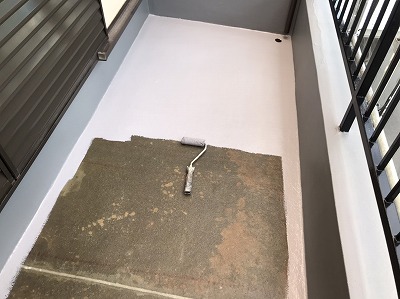 ベランダ　FRP防水上塗り