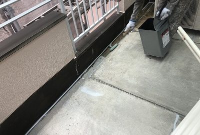 ベランダ　プライマー塗布