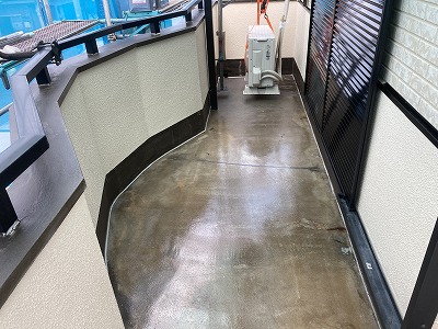ベランダ　プライマー塗布完了