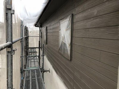 外壁　上塗り1回目塗装完了
