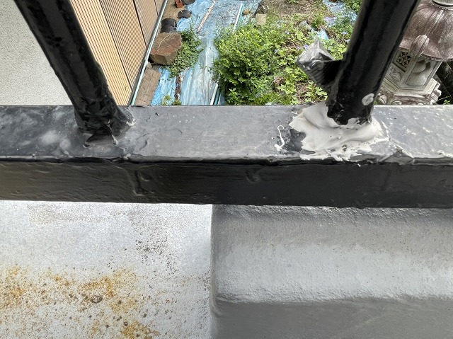 手摺りのコーキング