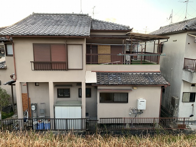 屋根瓦葺き替え前
