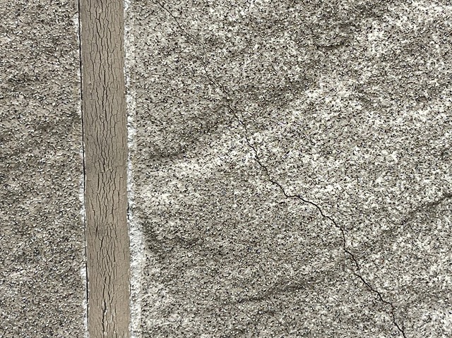 コーキング　ヒビ