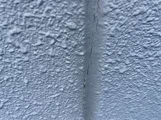 コーキング　ひび割れ