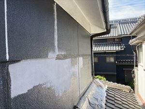 外壁　浮き部分下塗り　