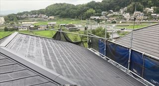 屋根　上塗り1回目塗装完了