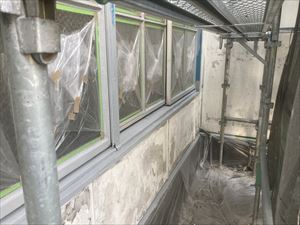 サッシ廻り　錆止め塗装完了