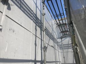 外壁　上塗り１回目塗装完了