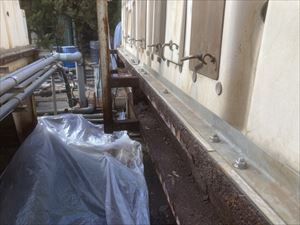 機械の架台塗装前