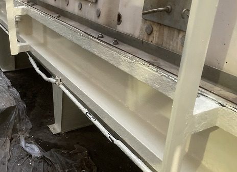 架台　上塗り1回目塗装完了