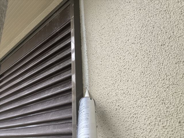 サッシ廻り　コーキング