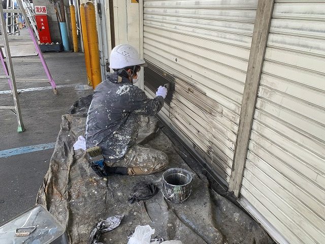 ラッカーシンナーで油ふき取り