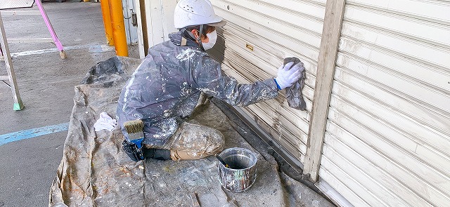 ラッカーシンナーでふき取り
