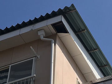 波板取り替え前の雨漏りによる劣化