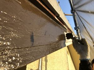 破風板　上塗り1回目塗装