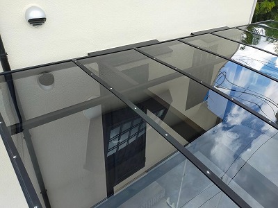 生駒市新しいポリカ波板に交換工事完了