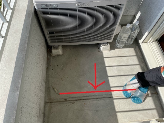 モルタル仕上げのバルコニー