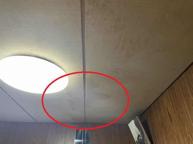 天井の雨染み2
