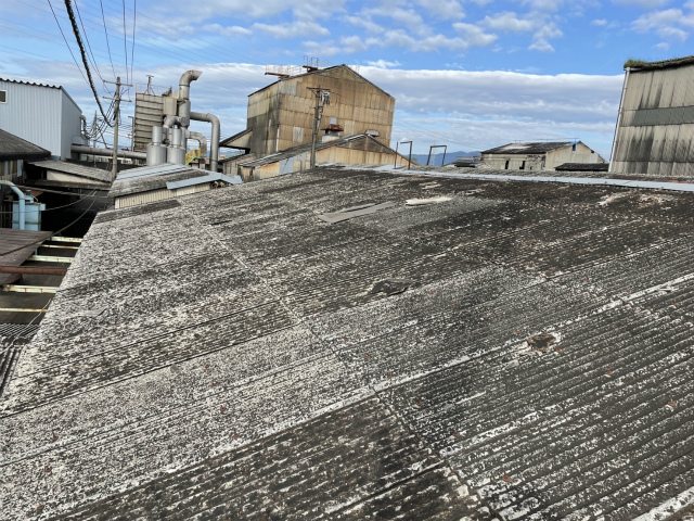 劣化したスレート波板