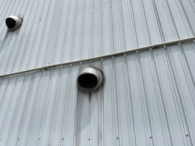 汚れの目立つ鉄部