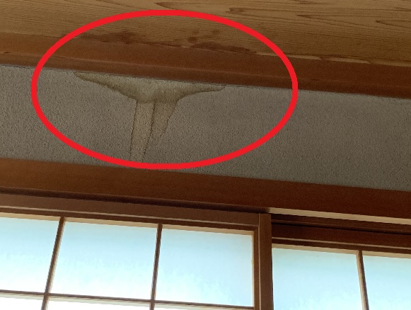 室内　雨漏りあと