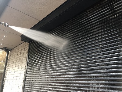 シャッター　高圧洗浄