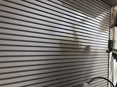 シャッター　上塗り１回目塗装