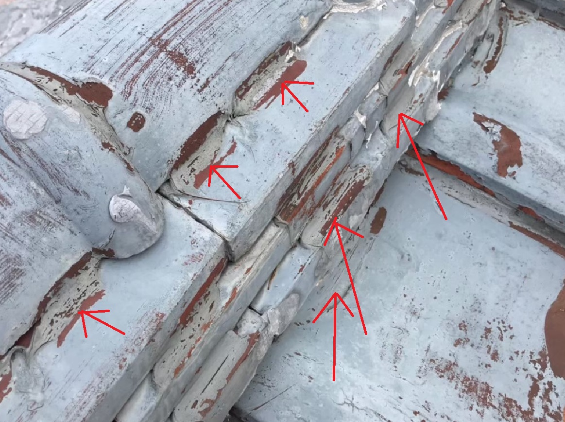 瓦にコーキング