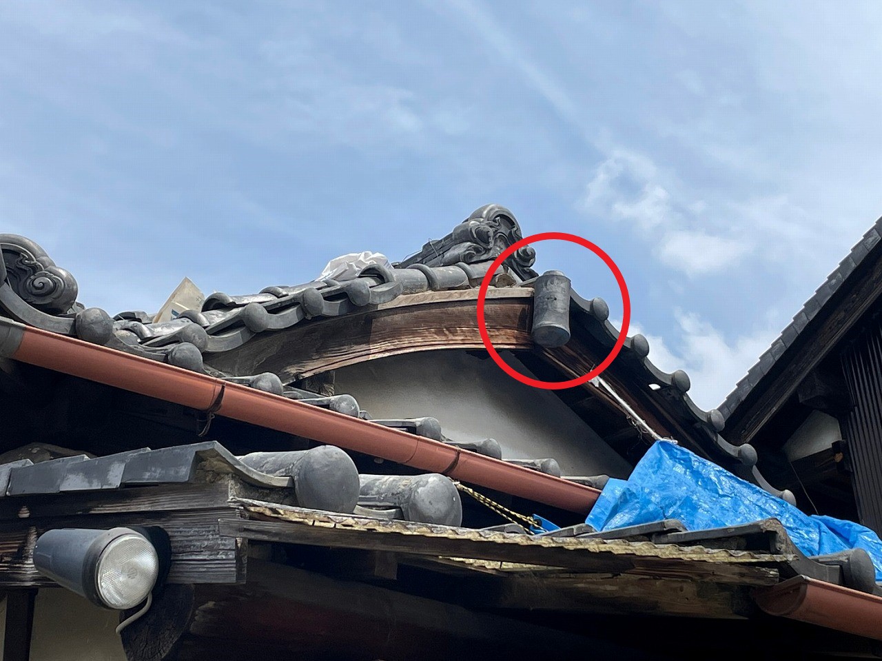 鬼瓦が取れた跡